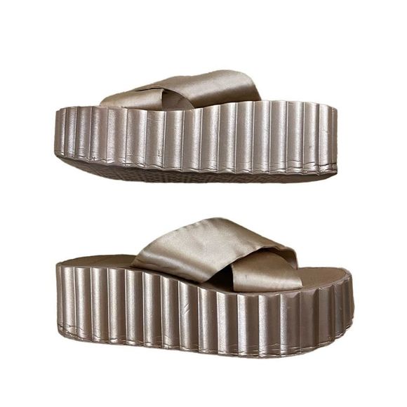 Elegant Cream Women's Sandals - Picture 5 of 10